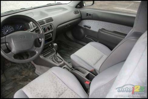 1999 Toyota Tercel (Photo: Philippe Champoux, Auto123.com)