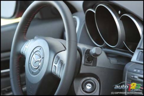 2007 Mazdaspeed3 (Photo: Philippe Champoux, Auto123.com)