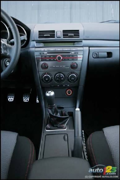 2007 Mazdaspeed3 (Photo: Philippe Champoux, Auto123.com)