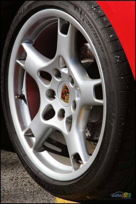 Porsche Cayman 2006 (Photo: Philippe Champoux, Auto123.com)