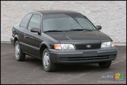 1999 Toyota Tercel (Photo: Philippe Champoux, Auto123.com)