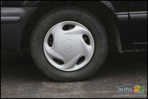 1999 Toyota Tercel (Photo: Philippe Champoux, Auto123.com)