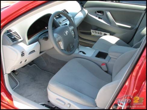 Toyota Camry hybride 2007 (Photo: Michel Deslauriers, Auto123.com)