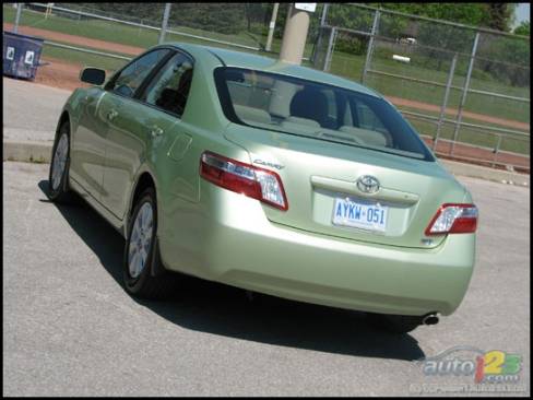 Toyota Camry hybride 2007 (Photo: Michel Deslauriers, Auto123.com)