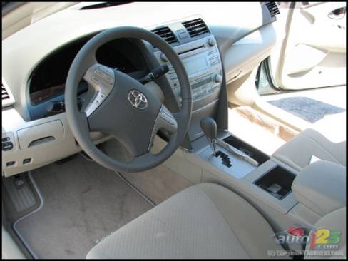 Toyota Camry hybride 2007 (Photo: Michel Deslauriers, Auto123.com)
