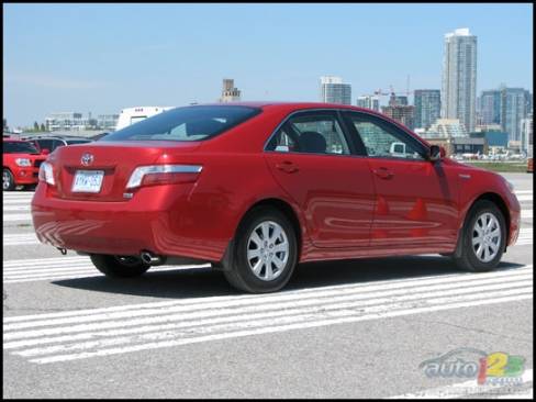 Toyota Camry hybride 2007 (Photo: Michel Deslauriers, Auto123.com)