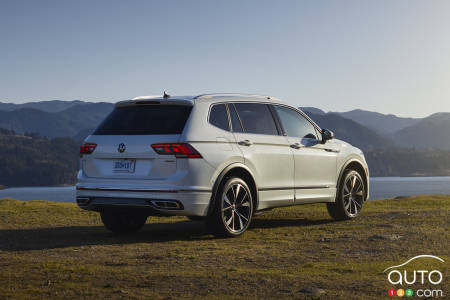 2022 Volkswagen Tiguan, three-quarters rear