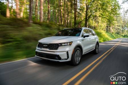 2022 Kia Sorento PHEV, three-quarters front