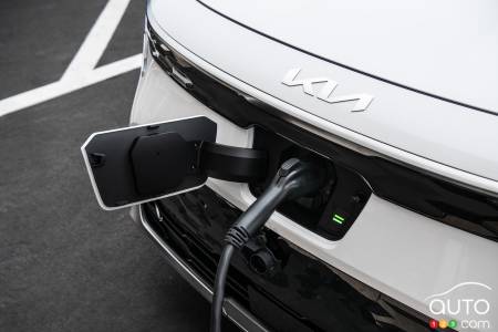 Kia Niro EV 2023, en chargement