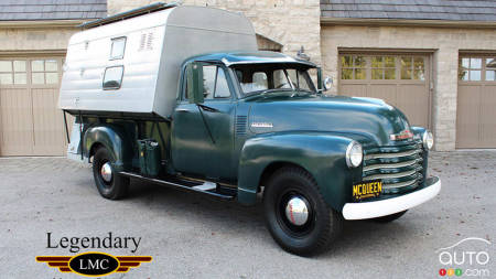 1952 Chevrolet 3800, three-quarters front