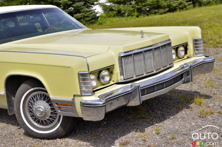 1975 Lincoln Town Coupe Continental, headlights