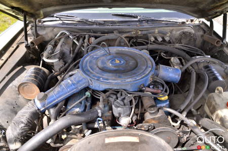 1975 Lincoln Town Car Continental, engine