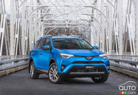 Le Toyota RAV4 Hybride 2017, élu Véhicule utilitaire vert canadien de l'année