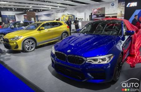 The new 2018 BMW M5 (in blue)