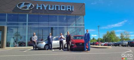 L'équipe de Hyundai Granby, avec Jonathan Roy et son Elantra 2008 à 1 million de kilomètres