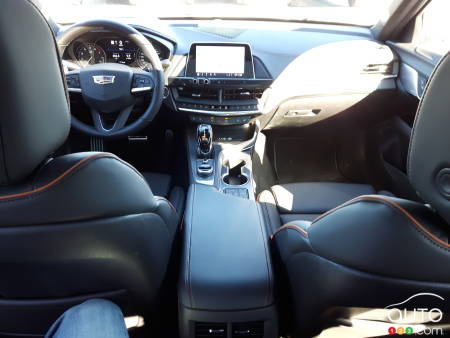 Cadillac CT4-V 2020, intérieur