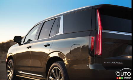 2021 Cadillac Escalade, three-quarters rear, driver's side