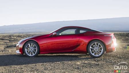 Lexus LC 500 2021, de profil