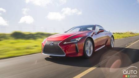 Lexus LC 500 2021, sur la route