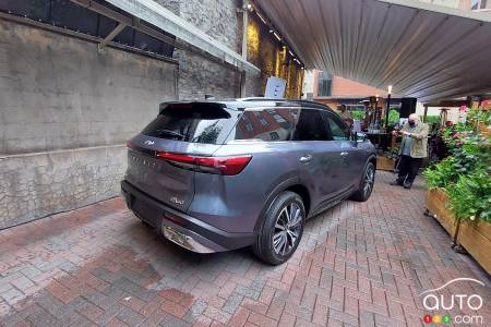 2022 Infiniti QX60, three-quarters rear