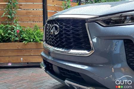 2022 Infiniti QX60, front grille