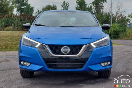 2021 Nissan Versa SR, front