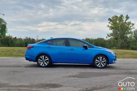 2021 Nissan Versa SR, profile