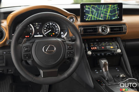 Lexus IS 300 2021, intérieur