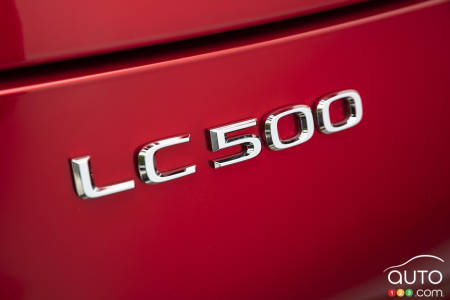 La Lexus LC décapotable 2021, écusson
