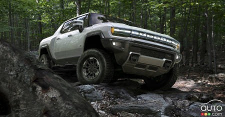 2022 GMC Hummer, off-road