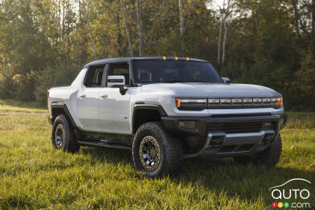 2022 GMC Hummer, three-quarters front