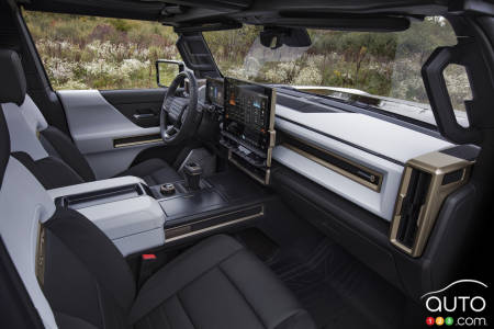 2022 GMC Hummer, interior