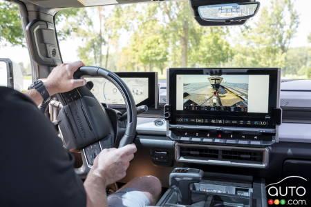 2022 GMC Hummer EV, dashboard