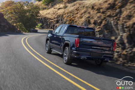 GMC Yukon Denali Ultimate 2022, trois quarts arrière