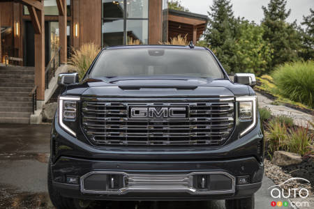 GMC Yukon Denali Ultimate 2022. avant