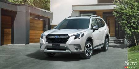 2022 Subaru Forester (Japan), three-quarters front