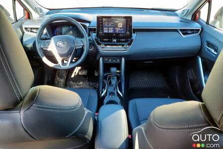 Toyota Corolla Cross 2022, intérieur