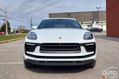 2022 Porsche Macan, front