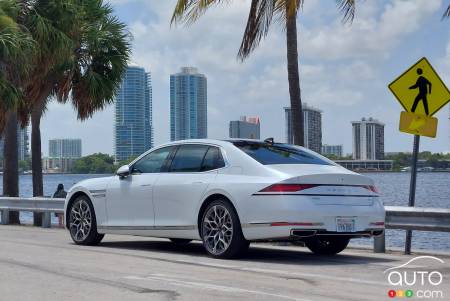 2023 Genesis G90, three-quarters rear