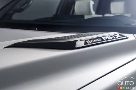 2022 Toyota Tundra Capstone, badging on hood