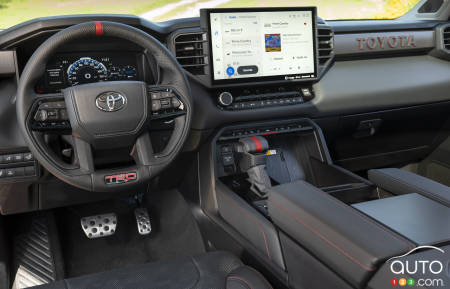 2022 Toyota Tundra, interior