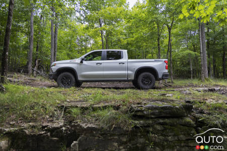 Chevrolet Silverado ZR2 Bison 2023, profil