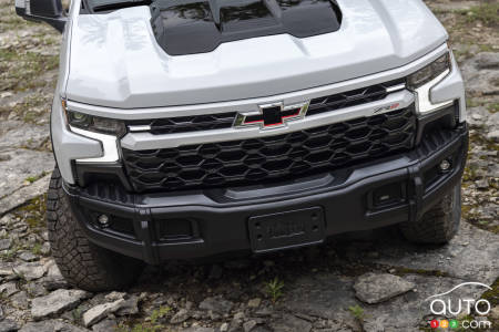 2023 Chevrolet Silverado ZR2 Bison, front