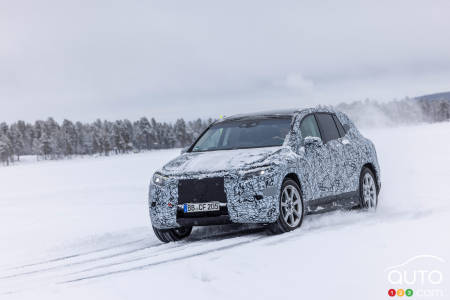 Mercedes-Benz EQS SUV, three-quarters front