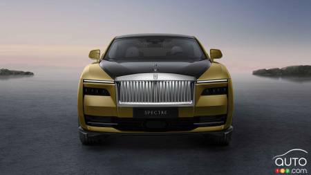 Front of 2024 Rolls-Royce Spectre