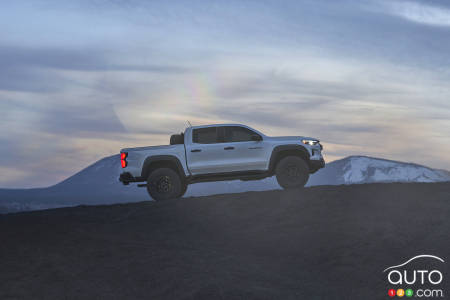 2024 Chevrolet Colorado ZR2 Bison in profile