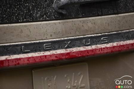 Lexus lettering