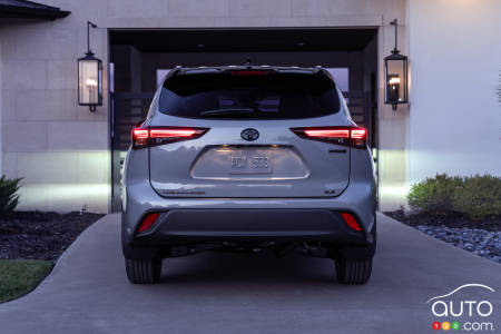 2024 Toyota Highlander Nightshade, rear
