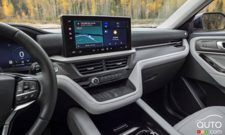 Interior of 2025 Ford Explorer Platinum