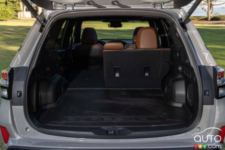 2025 Subaru Forester Touring, hatch